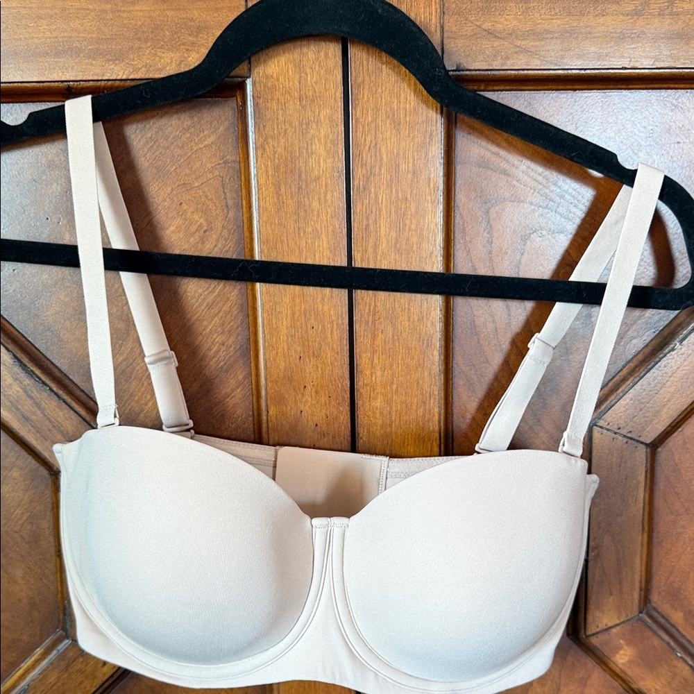 SKIMS FITS EVERYBODY LIGHTLY LINED STRAPLESS in Mica